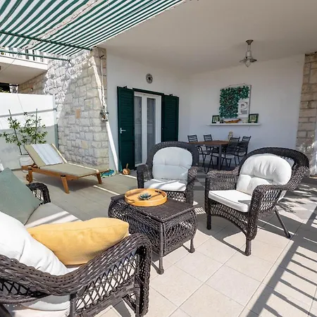 Pepica Daire Postira