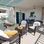 Pepica Apartment Postira